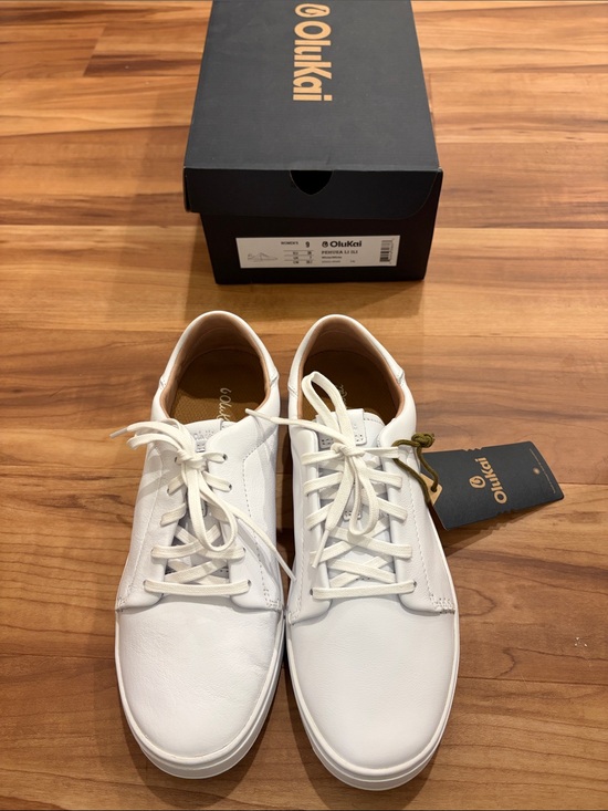 OluKai Shoes - OluKai Women's White Leather Low-Top Sneakers